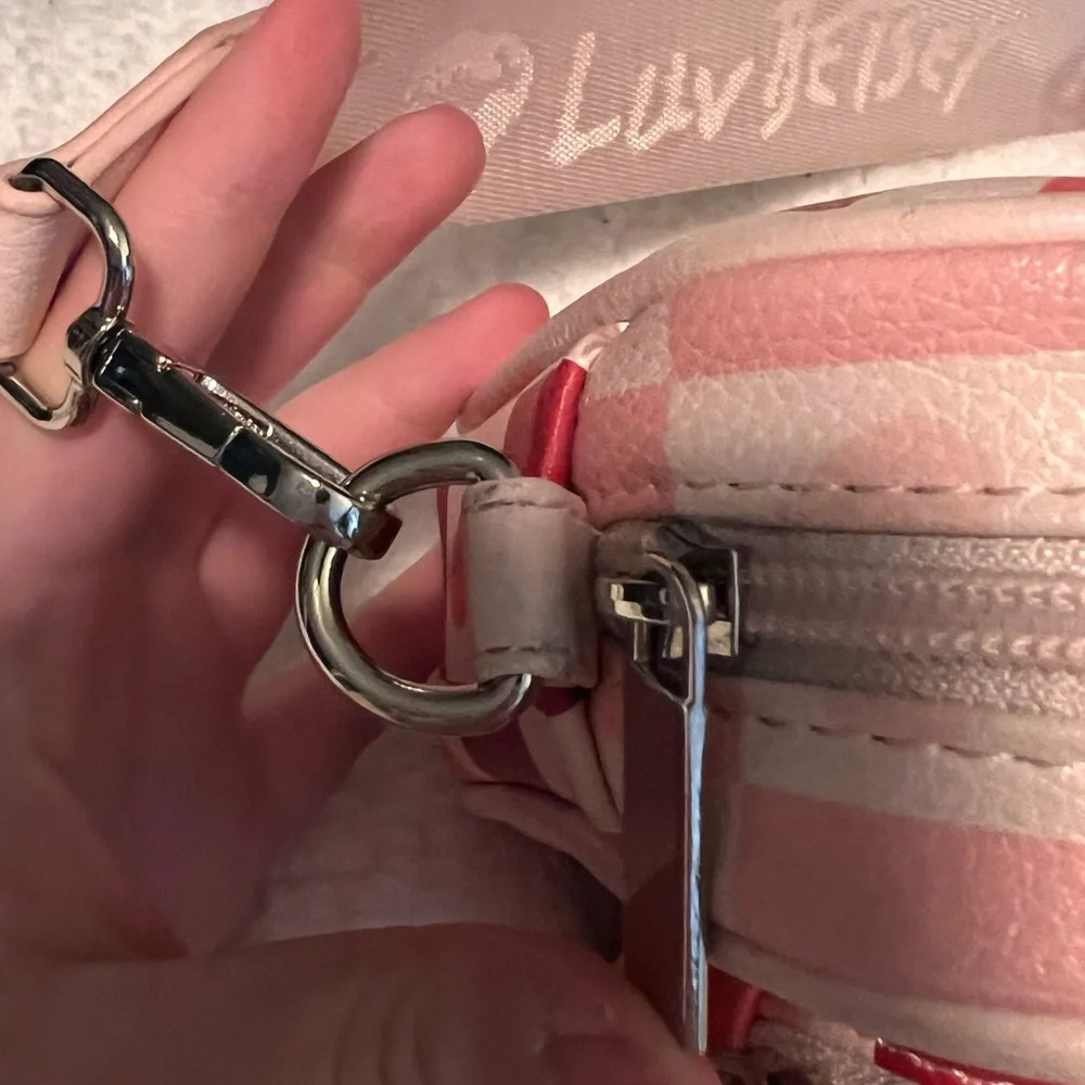 💕Host Pick💕Betsey Johnson Pink Checker Heart Crossbody Bag - Picture 10 of 15